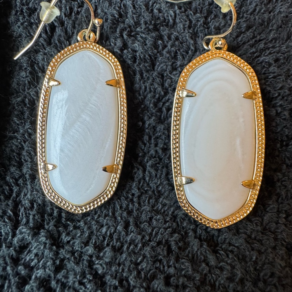 Kendra Scott Elle gold with white drop earrings